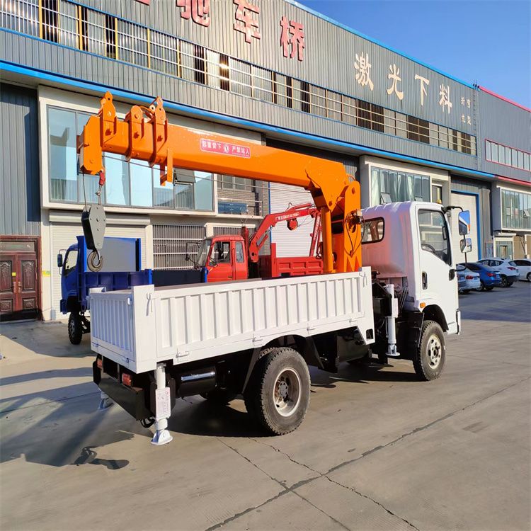 平遥县三轮随车吊定制 农用改装机自备吊中瑞长期出售